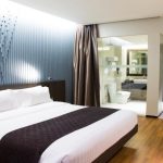 4 Alasan Seprai Hotel Biasanya Berwarna Putih